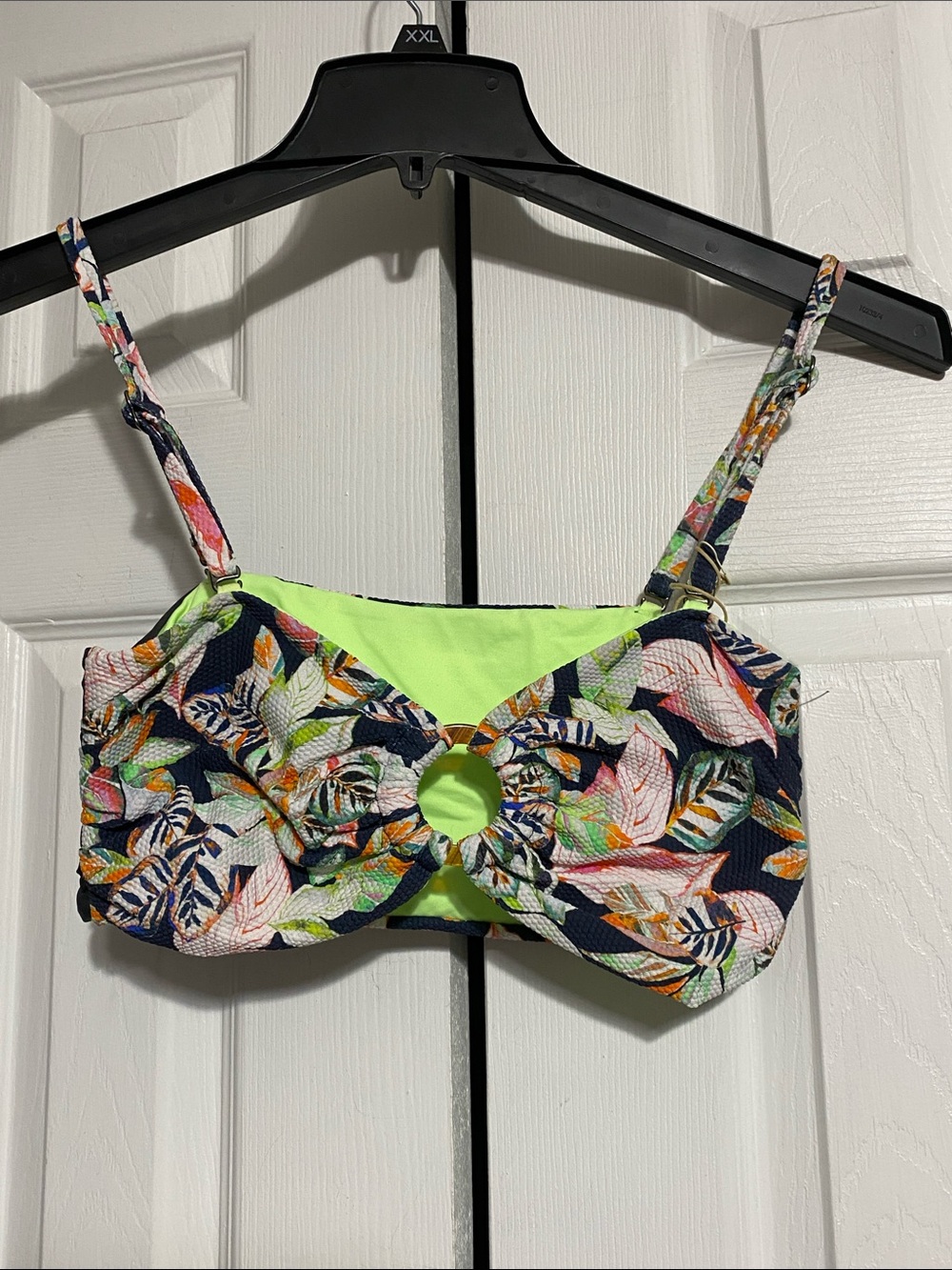 MAAJI Black Forest NWT 4-Way Reversible Bikini Top Size LARGE